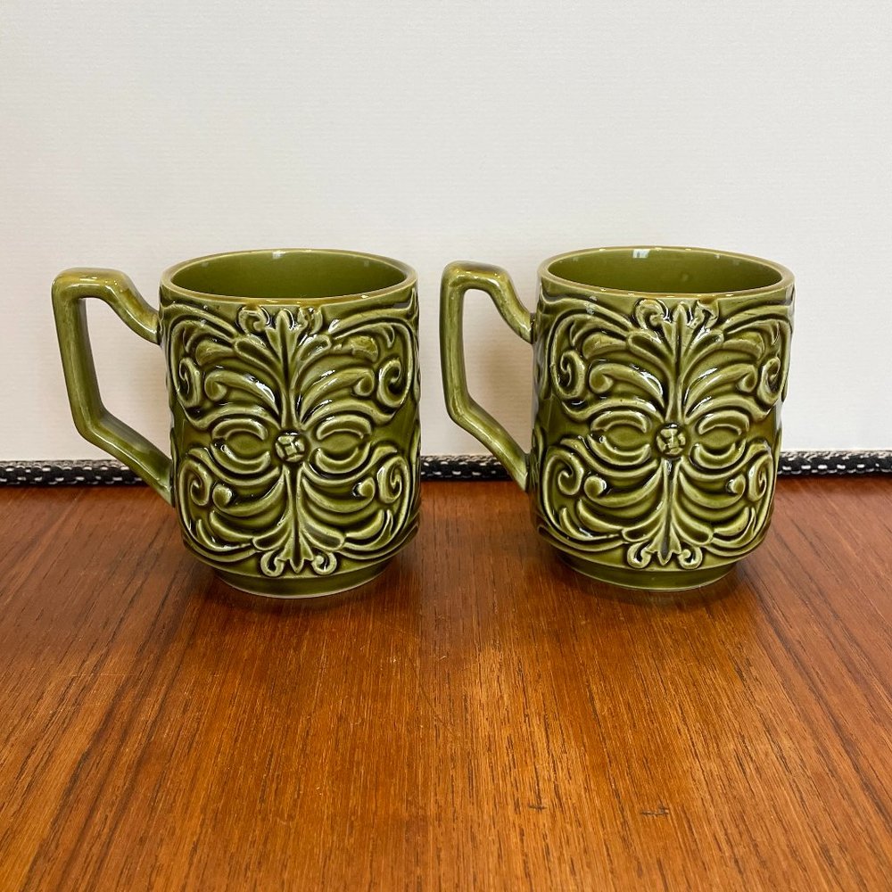 Avocado Green Scroll mugs x2 - Giftcraft Japan - 1960s/1970s